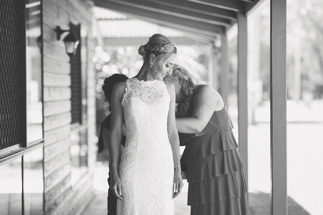 bride-getting-ready-brisbane-wedding-photographer